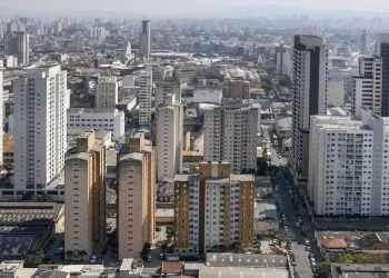 comercialização de propriedades recém-construídas