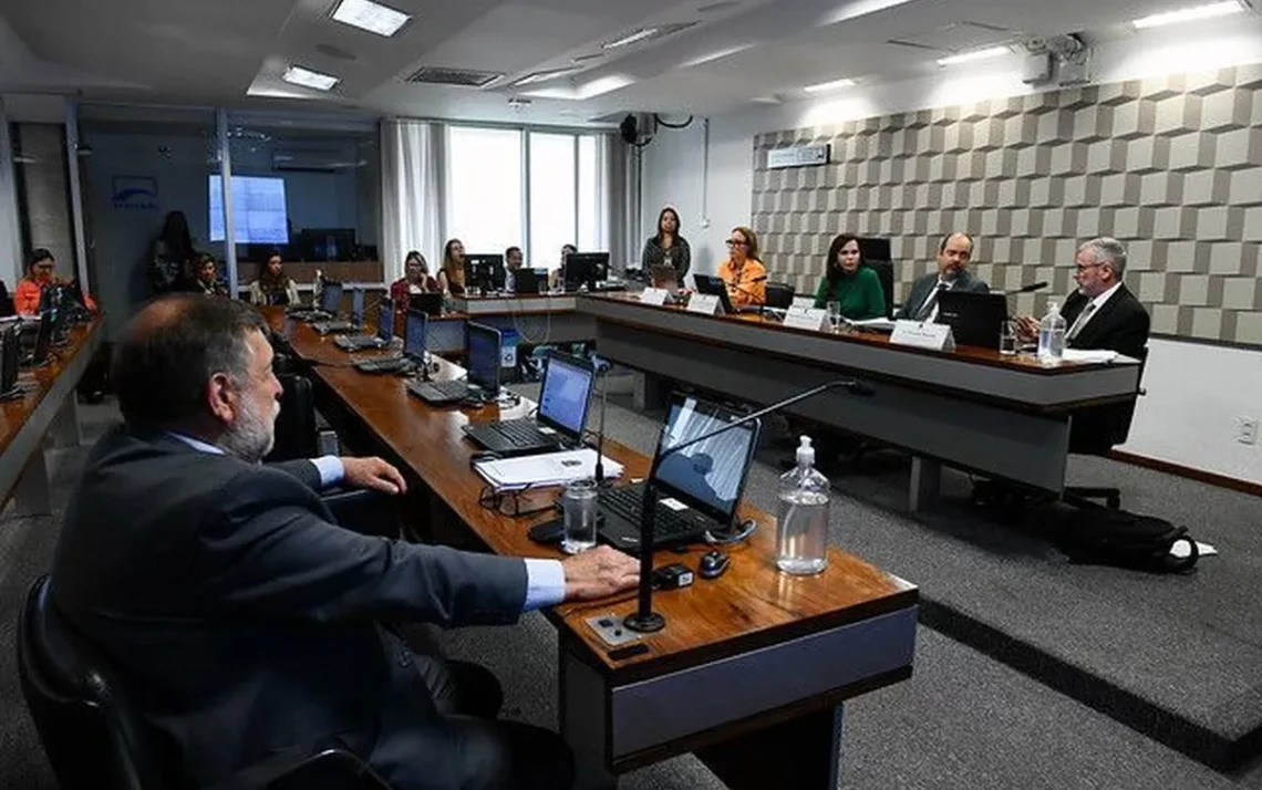 extensão, do Plano Nacional de Educação, renovação, do Plano Nacional de Educação;