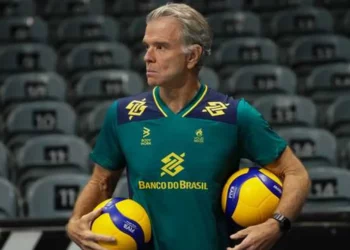 seleção masculina de vôlei brasileiro, treinador vitorioso, Liga das Nações, VNL 2024, Maracanãzinho, Cuba, Argentina, Sérvia, Itália, Jogos Olímpicos Paris 2024, Pré-Olímpico, foco na França, testes, decisões, Lucarelli, Darlan, Lukas, Bergmann, Arthur, Bento, FIVB;