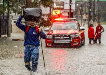 precipitações, tempestades, pluvias;