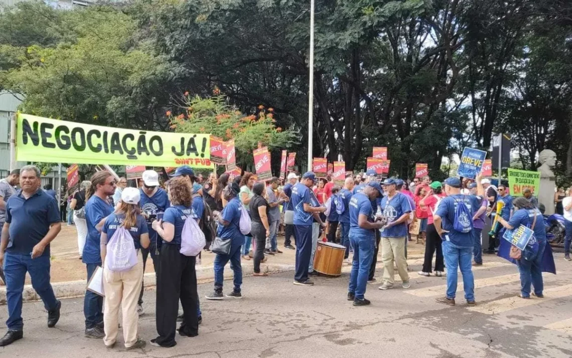 greve, protestos, paralisação;