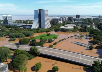 pluvias, precipitações, enchentes;