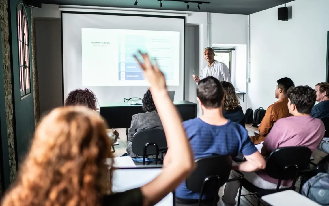 empresa, educação, ações;