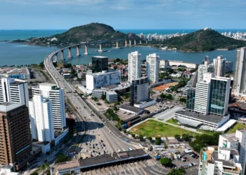 propriedades, residências, habitações;