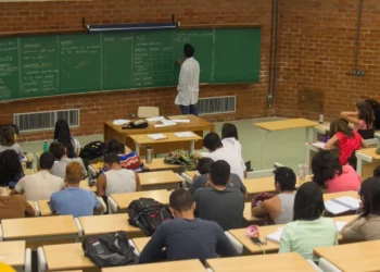 retorno, paralisação, greve;