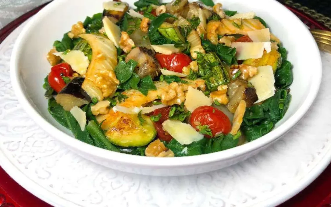 salada, de batatas cozidas e variadas, salada, de batatas cozidas e prato vegetariano, salada, de batatas cozidas e adequada, salada, de batatas cozidas e prato completo;