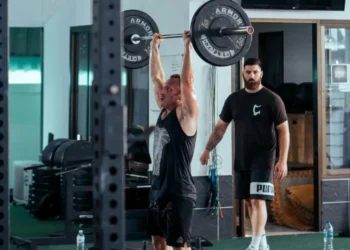 ganho de massa muscular, aumento do tamanho dos músculos, crescimento muscular;