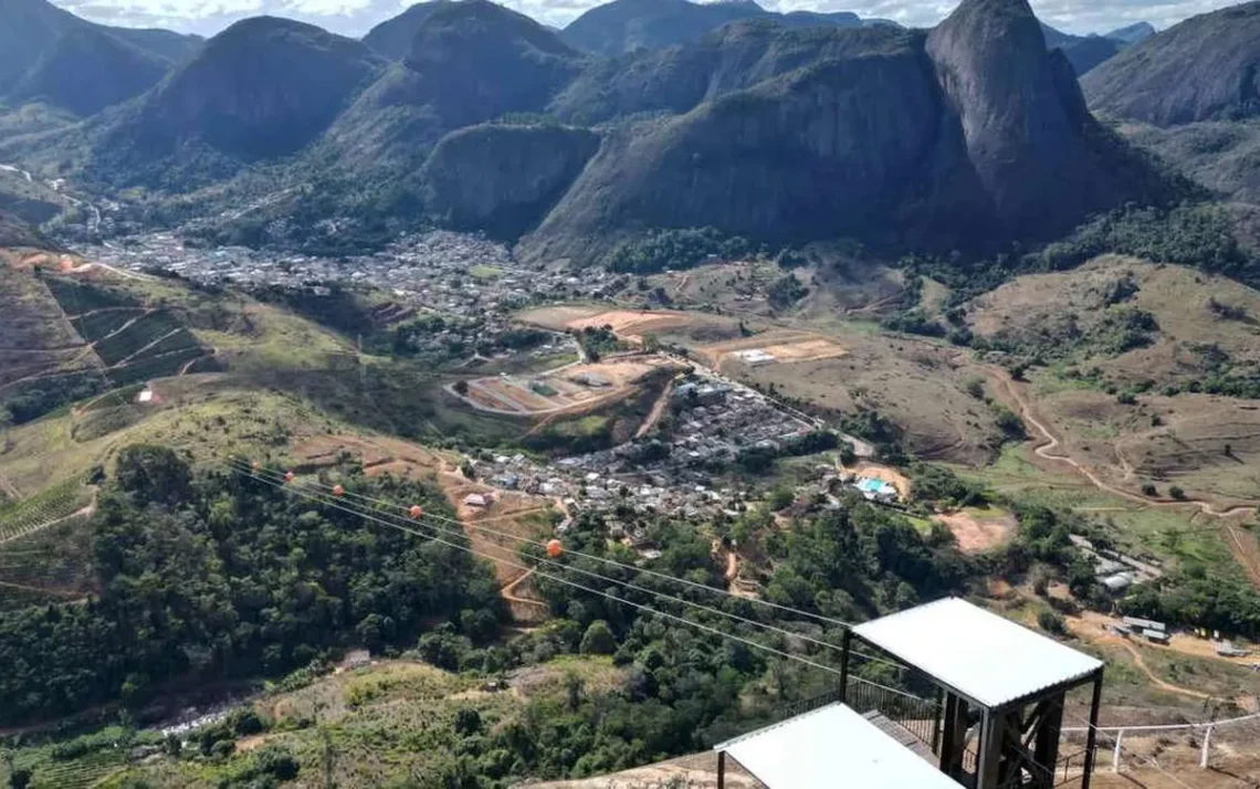 atração, equipamento, atrativo;