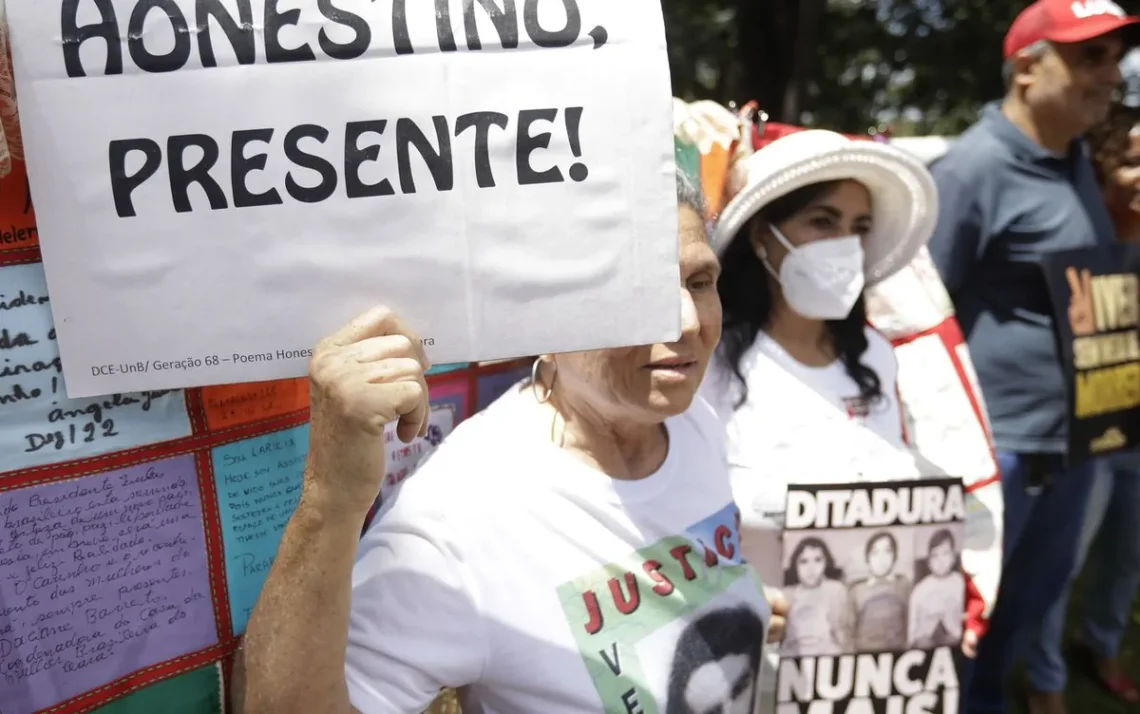 Liberdade, Participação, Popular, Regime, Democrático;