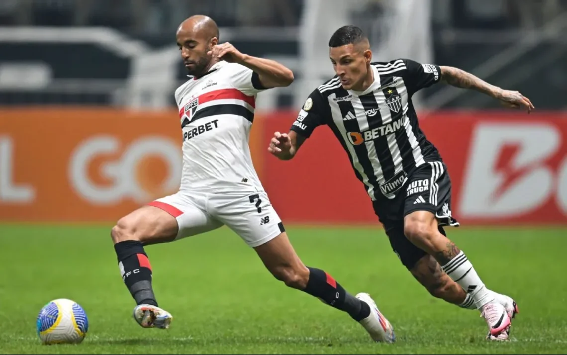 Tricolor, Galo;