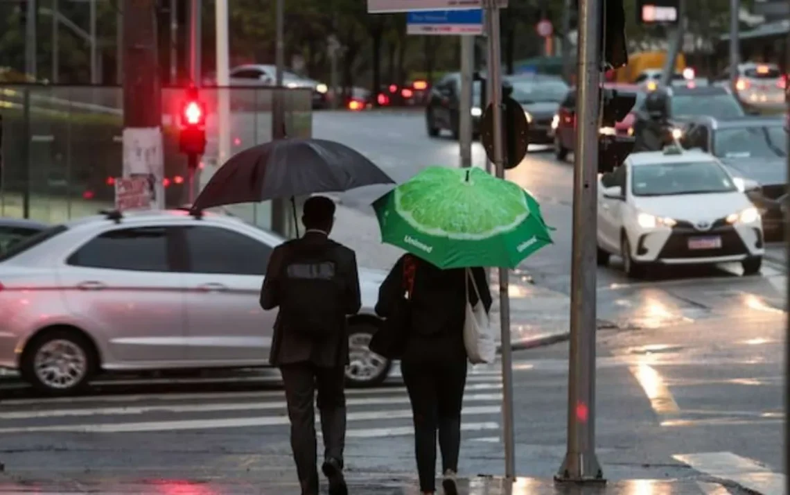 pancadas de chuva, temporal, chuvas isoladas;