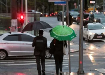 pancadas de chuva, temporal, chuvas isoladas;