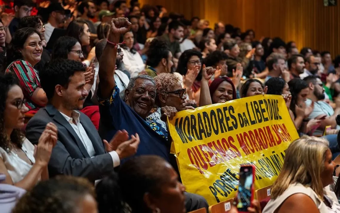 Comunidades, Carentes, Áreas, de Risco, Bairros, Populares, Zonas, de Exclusão;