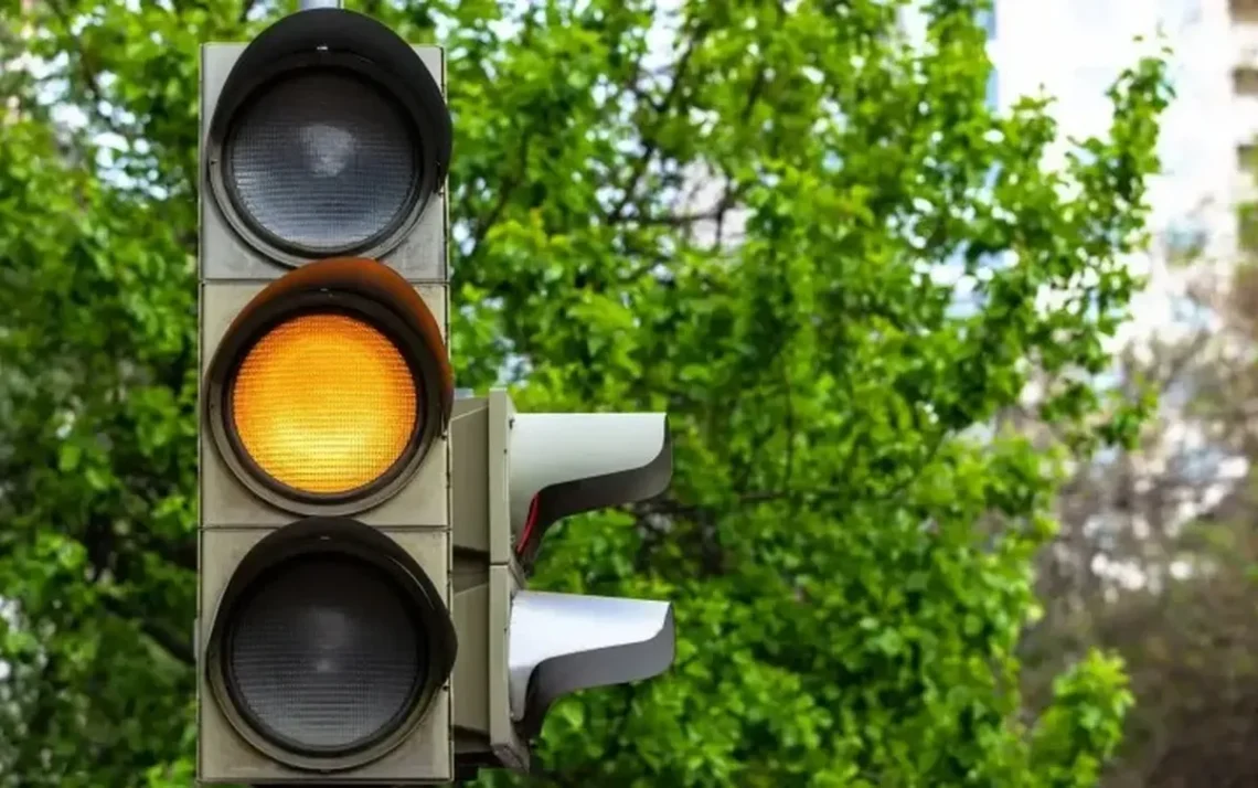 semáforo, sinalização, controle de tráfego;