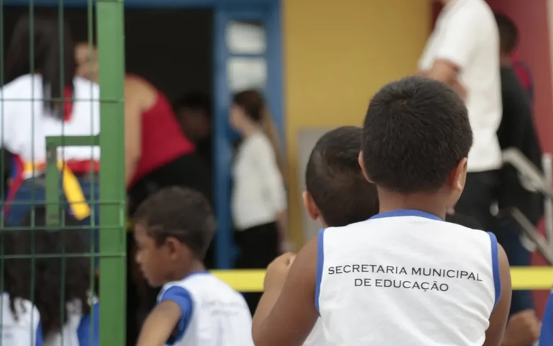 violências nas escolas, violência escolar, violência intraescolar';