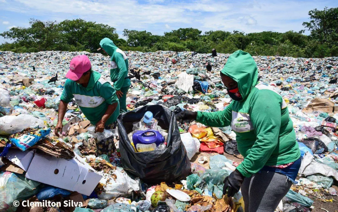 aterro irregular, depósito de resíduos, descarte inadequado';