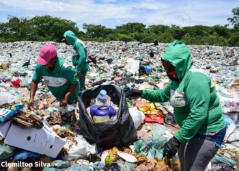 aterro irregular, depósito de resíduos, descarte inadequado';