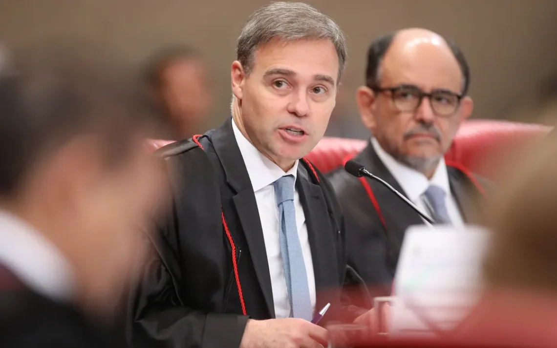 impedimento legal, restrição eleitoral, proibição de candidatura';