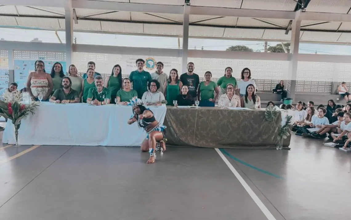 encontro, reunião, assembleia;