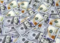 moeda americana, real, euro;