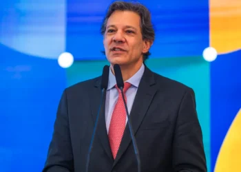 governante, autoridade, dirigente, líder, chefe;