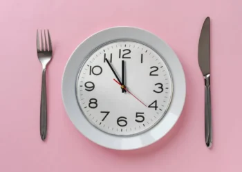 abstinência, inanição, dieta, restrição;