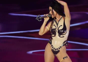 Cantora, Artista, Música;