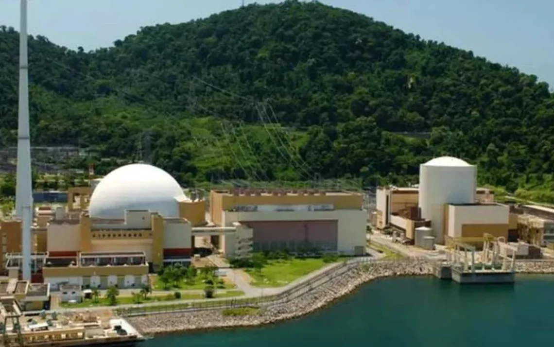 energia atômica, fonte de energia;