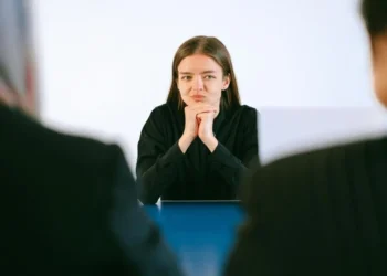 persuasão, convencimento, discussão;