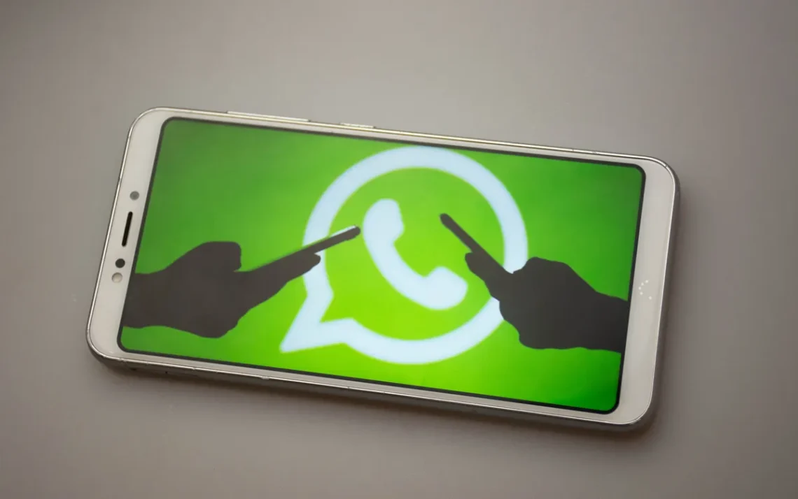 aplicativo de mensagens, app de mensagens, canal de comunicação;