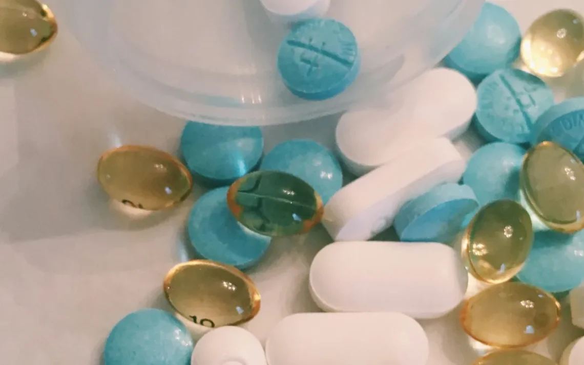 medicamento, remédio, substância;