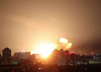 agressões, invasões, ofensivas, bombardeios';