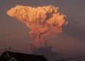 explosão, eclosão, irrupção, detonção, deflagração';