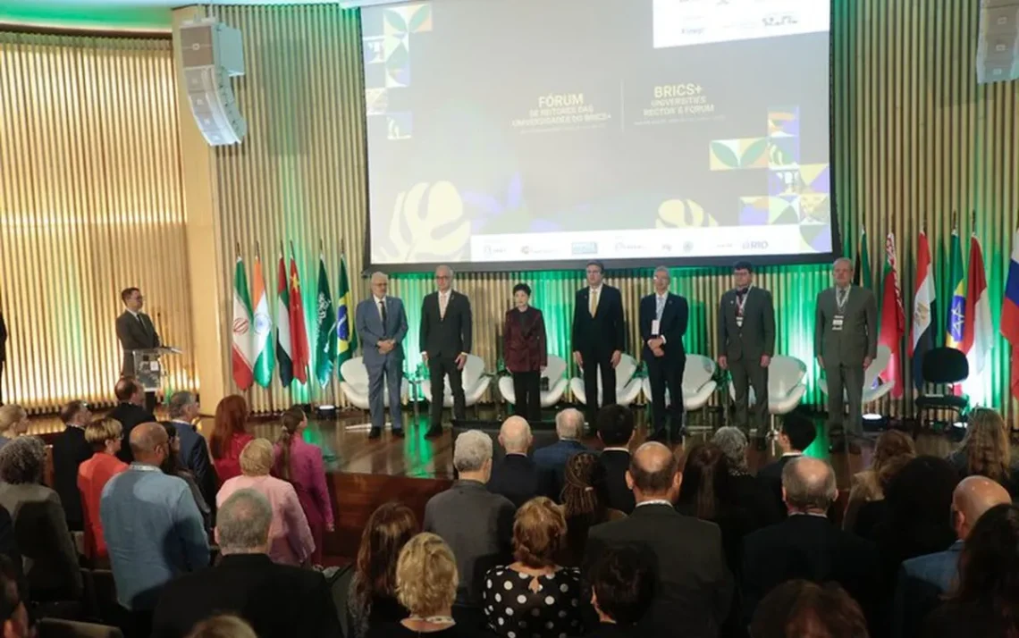 Instituições de Ensino, Faculdades, Escolas;